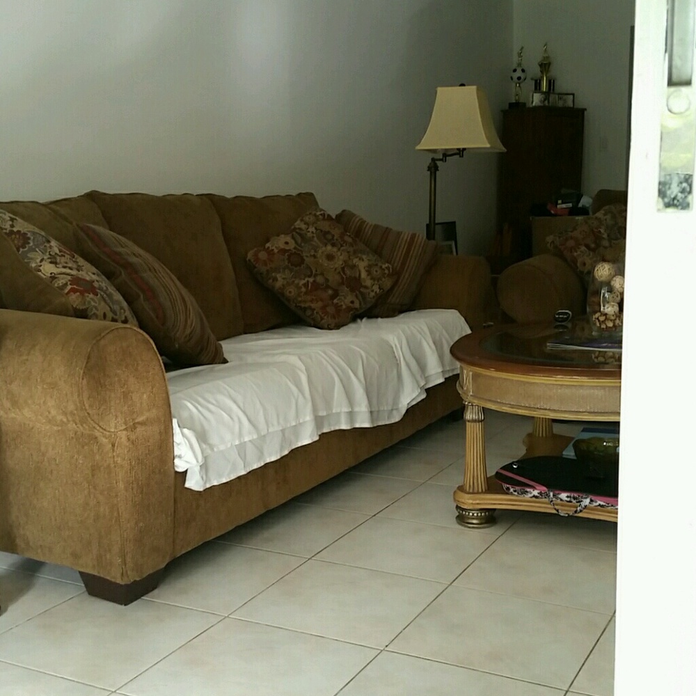 Meet your Posher, Leslie